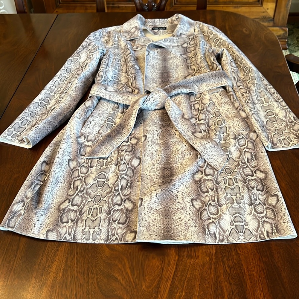 Trenchcoat snake print